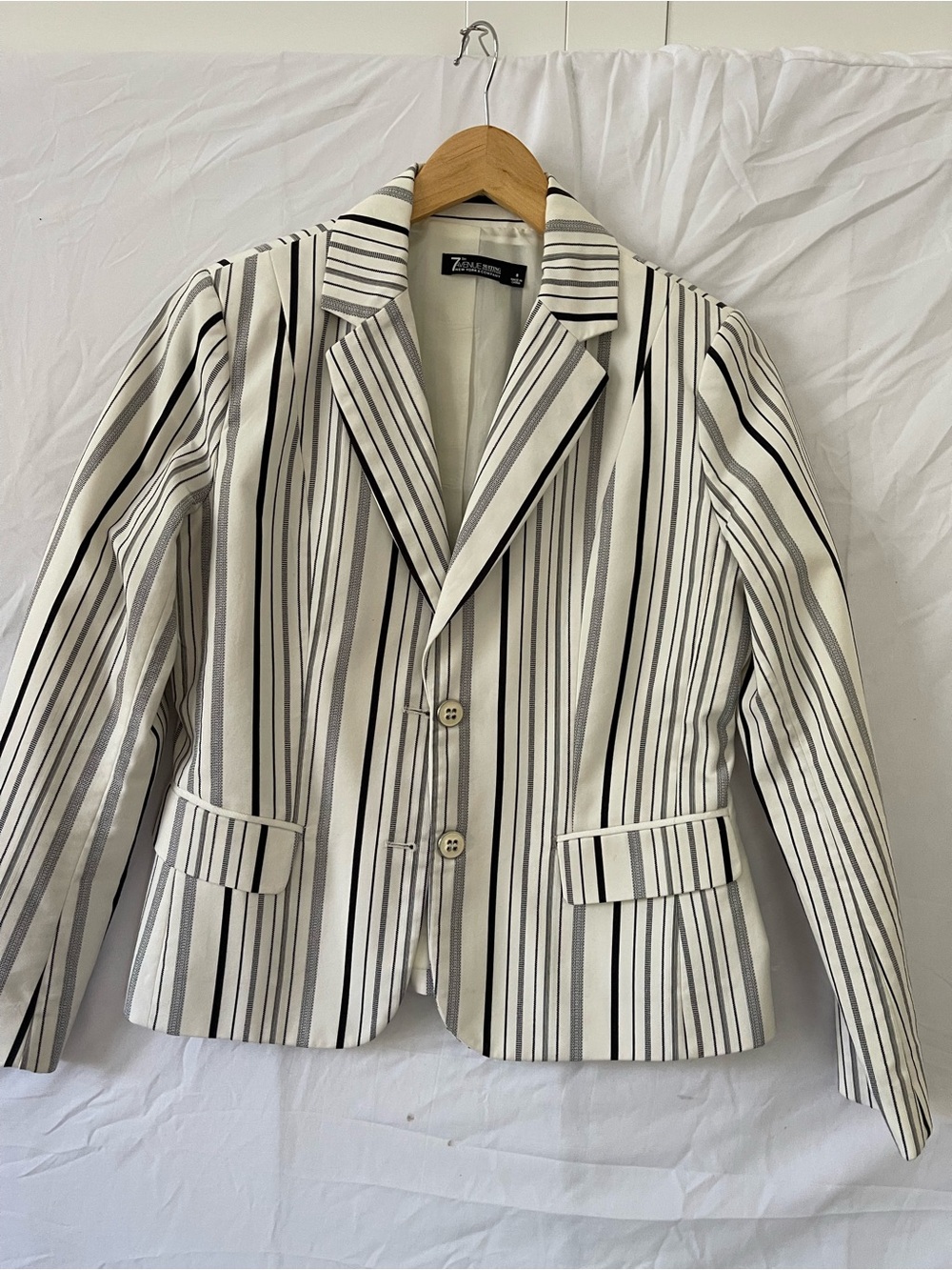 7th Heaven - Limited: Blazer with Black & White Stripes